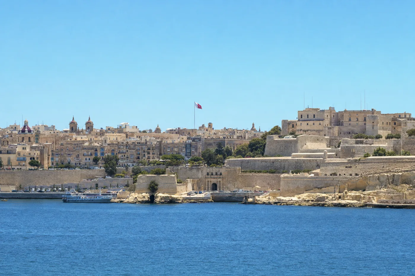 Malta – kendt vartegn med landets flag