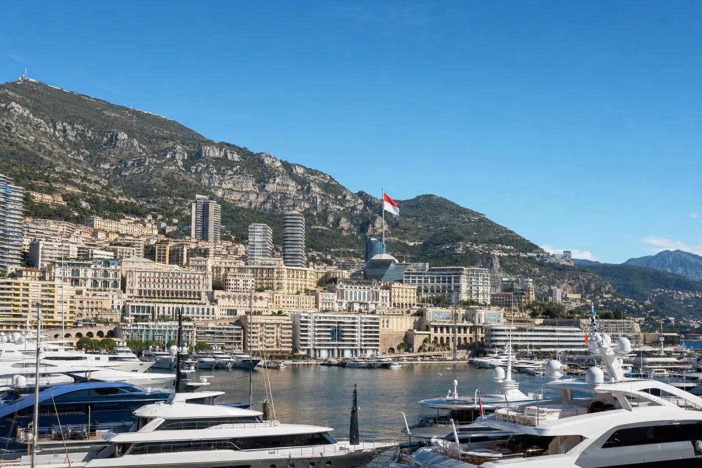 Monaco – kendt vartegn med landets flag